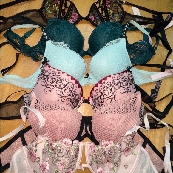 6 VS Bras bundle 15% off Individually listed 🌹🌹🌹